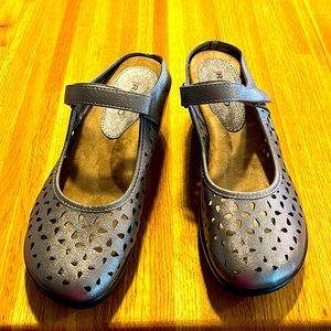 Rialto shoes with laser cut front